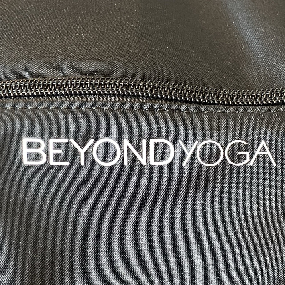 Beyond Yoga Convertible Gym Bag Backpack Black Athletic Sporty Workout Dance NWT - Picture 9 of 12